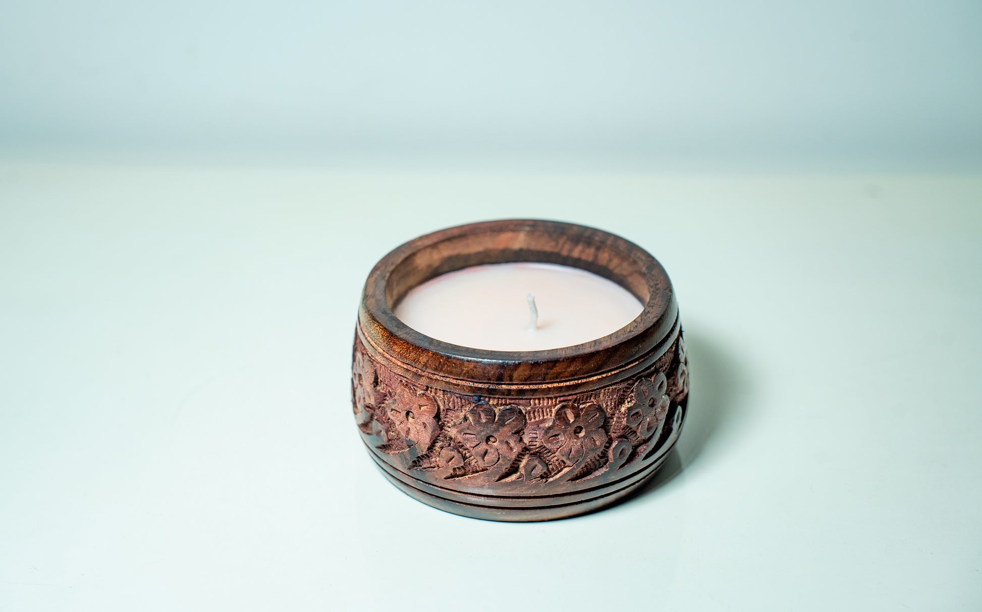 Soy Wax Scented Candle in Sheesham Wood 
